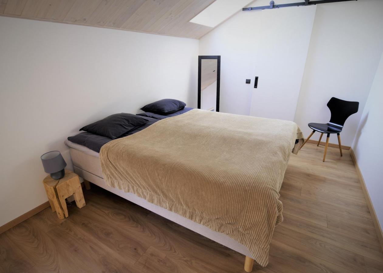 Hobekala Guesthouse Kalana Bagian luar foto