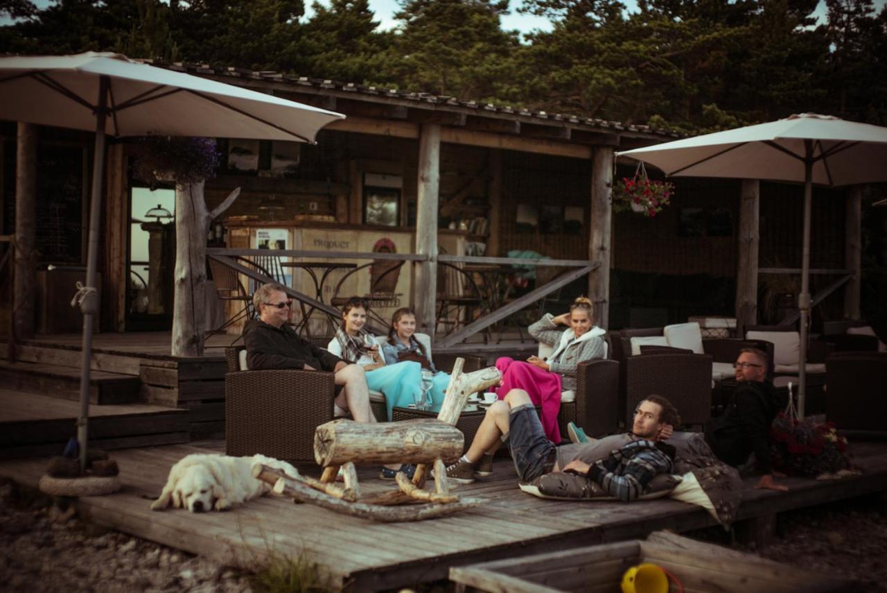 Hobekala Guesthouse Kalana Bagian luar foto
