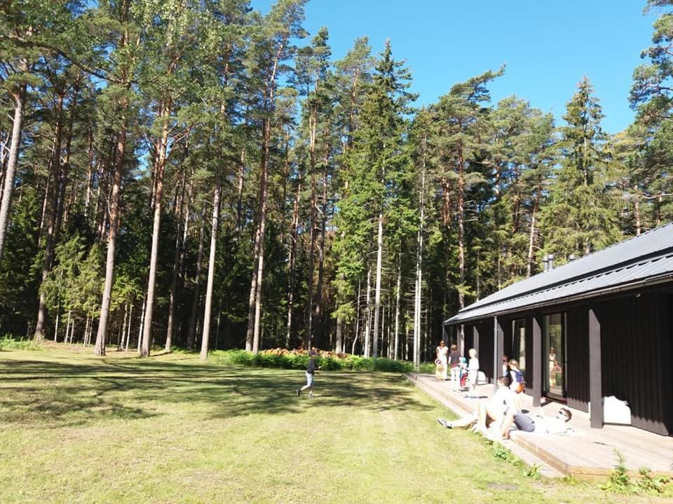 Hobekala Guesthouse Kalana Bagian luar foto